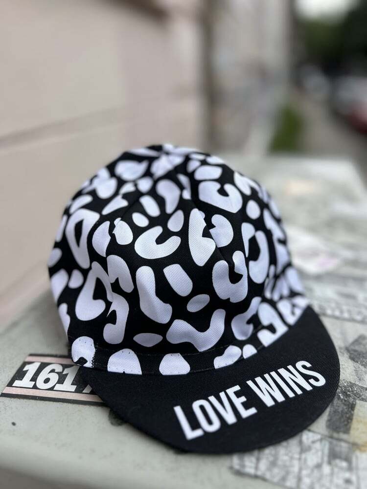 Black Spoke Collective - Love Wins, pyöräilylippis Musta-valkoinen